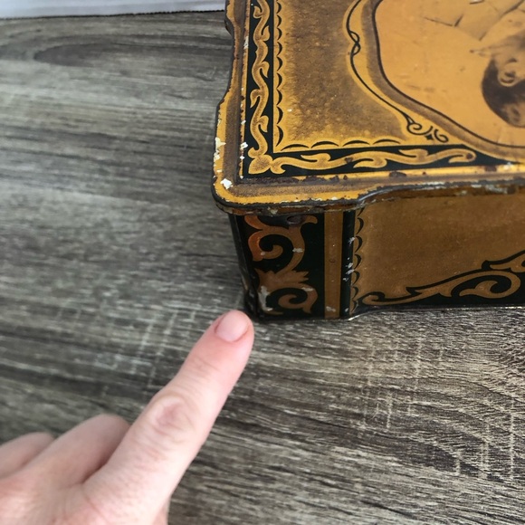 Vtg King Edward VIII Cremona Toffee Tin - Picture 6 of 15